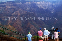 Hawaiian Islands, KAUAI, Waimea Canyon, tourists at a lookout point, HAW993JPL