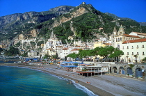 ITALY, Campania, Amalfi Coast, AMALFI, town view, beach and mountain backdrop, ITL1185JPL