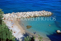 ITALY, Campania, Amalfi Coast, CAPRI, sunbathers on small beach, ITL1104JPL