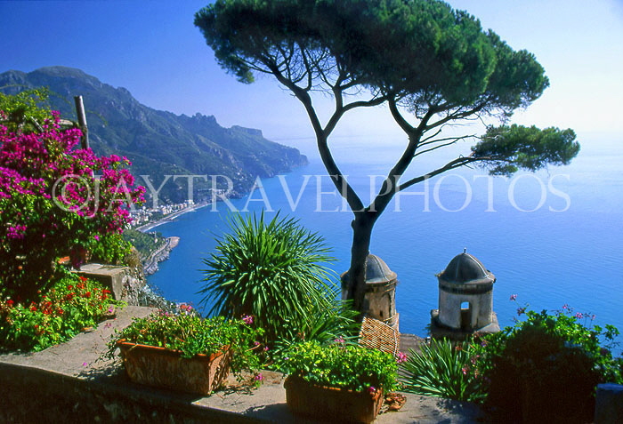 ITALY, Campania, Amalfi Coast, RAVELLO, Villa Rufolo Gardens and coast, ITL11382JPL