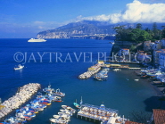 ITALY, Campania, Amalfi Coast, SORRENTO, Marina Grande and Bay of Naples, ITL882JPL