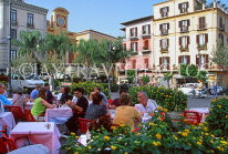 ITALY, Campania, Amalfi Coast, SORRENTO, Piazza Tasso, cafe scene (Fauno restaurant), ITL1040JPL