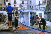 ITALY, Campania, Amalfi Coast, SORRENTO, fishermen sorting out nets, ITL1025JPL