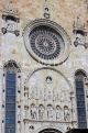 ITALY, Lombardy, COMO, Como Cathedral, entrance facade detail, ITL2122JPL