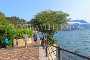 ITALY, Lombardy, COMO, Lake Como, lakeside view and promenade, ITL2148JPL