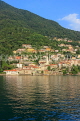 ITALY, Lombardy, LAKE COMO, lakeside scenery, and hillside houses, ITL2305JPL