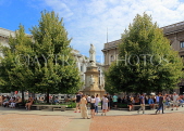 ITALY, Lombardy, MILAN, Piazza della Scala, and Leonardo statue, ITL2070JPL