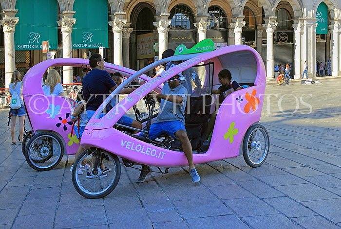 ITALY, Lombardy, MILAN, Veloleo, electric rickshaws for city touring, ITL2068JPL