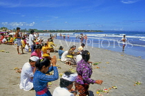 Indonesia, BALI, Kuta Beach, Melasti Festival, worshippers in prayer, BAL1292JPL