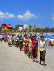 Indonesia, BALI, Kuta Beach, Melasti Festival procession, people carrying offerings, BAL605JPL