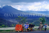 Indonesia, BALI, Mt Batur and Lake Batur, roadside traders, BAL1212JPL