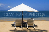 Indonesia, BALI, Sanur Beach, sunshade and sunbeds against blue sea, BAL1268JPL