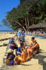 Indonesia, BALI, Sanur Beach, vendors selling souvenirs to tourists, BAL1053JPL