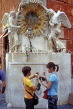 Italy, ROME, two tourists with ice cream, by the Trevi Fountain, ITL1229JPL