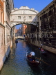 Italy, VENICE, Bridge of Sighs and gondola, ITL1706JPL