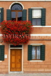 Italy, VENICE, house window box overflowing with flowers, ITL1900JPL