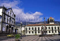 MADEIRA, Funchal Municipal Square, Town Hall and Collegiate Church (left), MAD1062JPL