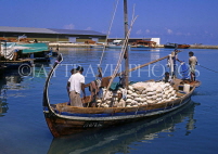MALDIVE ISLANDS, Male, Dhoni (boat) bringing in supplies, MAL111 JPL