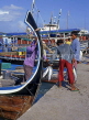 MALDIVE ISLANDS, Male, fishermen unloading Tuna from dhoni (fishing boat), MAL560JPL