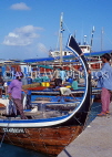 MALDIVE ISLANDS, Male, fishermen unloading catch from dhoni (fishing boat), MAL562JPL