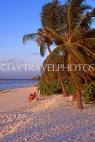 MALDIVE ISLANDS, Velassaru Island, beach with coconut trees and holidaymakers, MAL34JPL