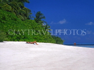MALDIVE ISLANDS, beach and sunbather, MAL667JPL