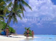 MALDIVE ISLANDS, beach scene with holidaymakers, and coconut trees, MAL703JPL