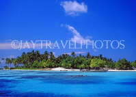 MALDIVE ISLANDS, fishing village island, view fron sea, MAL744JPL