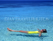 MALDIVE ISLANDS, holidaymaker floating in shallow water, MAL123JPL
