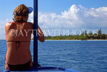 MALDIVE ISLANDS, tourist on boat trip, visiting islands, MAL782JPL