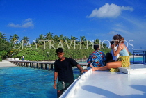 MALDIVE ISLANDS, tourists with guide on boat trip visiting islands, MAL75JPL