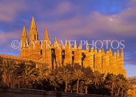 MALLORCA, Palma, La Seu Cathedral, late afternoon light, MAL1438JPL