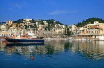 MALLORCA, Puerto Soller, town centre and waterfront with boats, MAL1458JPL