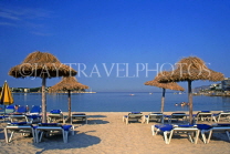 MALLORCA, Santa ponsa, beach with sunbeds and sunshades, MAL110JPL