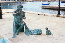 MALTA, St Julian's, Spinola Bay, fisherman and cat sculpture, MLT1170JPL