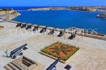 MALTA, Valletta, Upper Barrakka Gardens, Saluting Battery, and grand harbour view, MLT856JPL