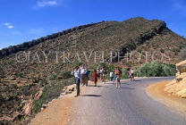MOROCCO, Atlas Mountains, and tourists at roadside, MOR64JPL