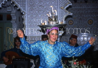 MOROCCO, Marrakesh, dancer, entertainer in restaurant, MOR433JPL
