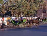 MOROCCO, Marrakesh, horse drawn carriages (caleches) with tourists, MOR358JPL