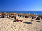 PORTUGAL, Algarve, QUARTEIRA, beach, holidaymakers and thatched sunshades, POR426JPL