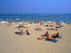 PORTUGAL, Estoril coast, CASCAIS, beach and sunbathers, POR470JPL