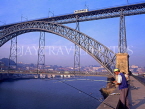 PORTUGAL, Porto (Oporto), river Duoro, Dom Luis 1 Bridge and anglers, POR501JPL
