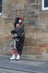 SCOTLAND, Edinburgh, The Royal Mile, Bagpipes player, SCO1021JPL