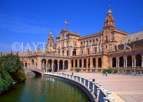 SPAIN, Andalucia, SEVILLE, Plaza De Espana, 1920's architecture, and boating lake, SPN705JPL