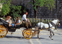 SPAIN, Andalucia, SEVILLE, tourists on horse & carriage ride, SPN733JPL
