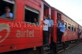 SRI LANKA, Colombo, coastal railway, overcrowded, SLK5286JPL