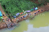 SRI LANKA, Gampola, Mahaweli Ganga (river), clothes drying the river banks, SLK4153JPL