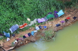 SRI LANKA, Gampola, Mahaweli Ganga (river), clothes drying the river banks, SLK4154JPL
