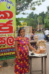 SRI LANKA, Kajugama (on Kandy Road), Cashewnut vendor, and stall, SLK4553JPL