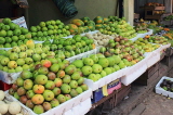 SRI LANKA, Kandy, Kandy Central Market, fruit stalls, Mangoes, SLK4027JPL
